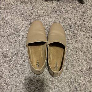 Tan flat size 6 women’s